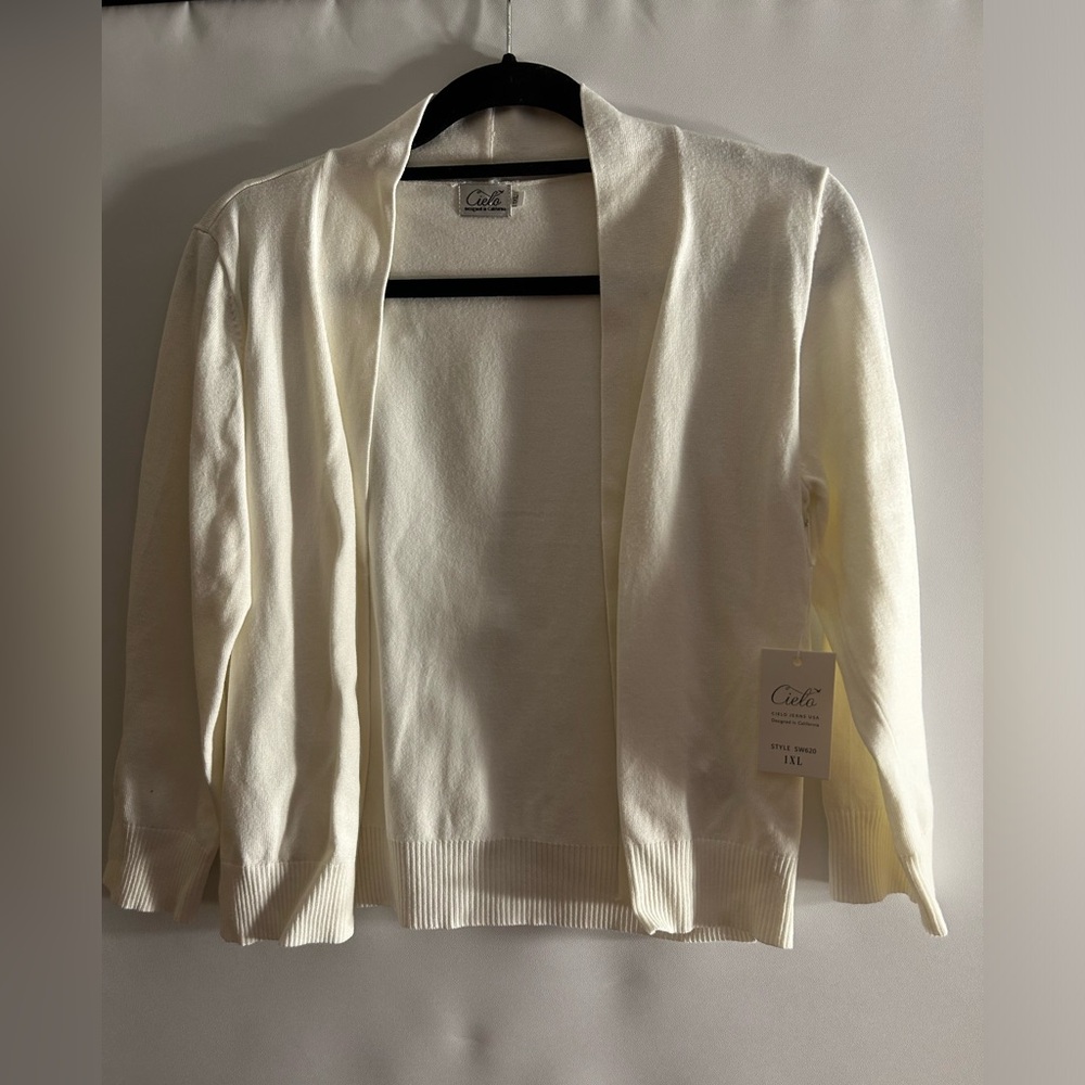 CIELO DESIGNED IN CALIFORNIA IVORY OPEN FRONT CROPPED QUARTER SLEEVE SHURG 1XL